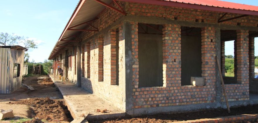 Szkoła zawodowa dla ciesli i szwaczek w Kyanjovu, Uganda, Afryka